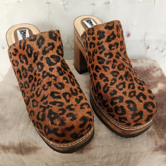 Leopard Print Platform Clogs - Picture 8 of 13